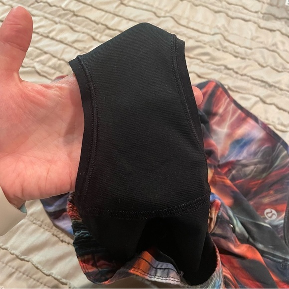 Lululemon Hotty Hot Short II 2.5" Chroma Fusion Multi Black 4 W7ATHR Workout - Picture 7 of 12
